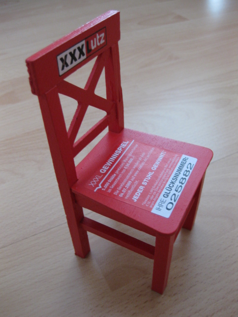 XXXLutz der rote Stuhl