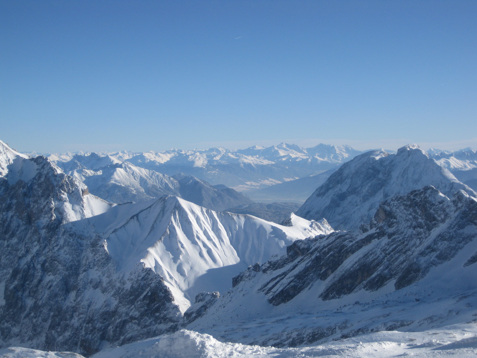 Blick von der Zugspitze . . .