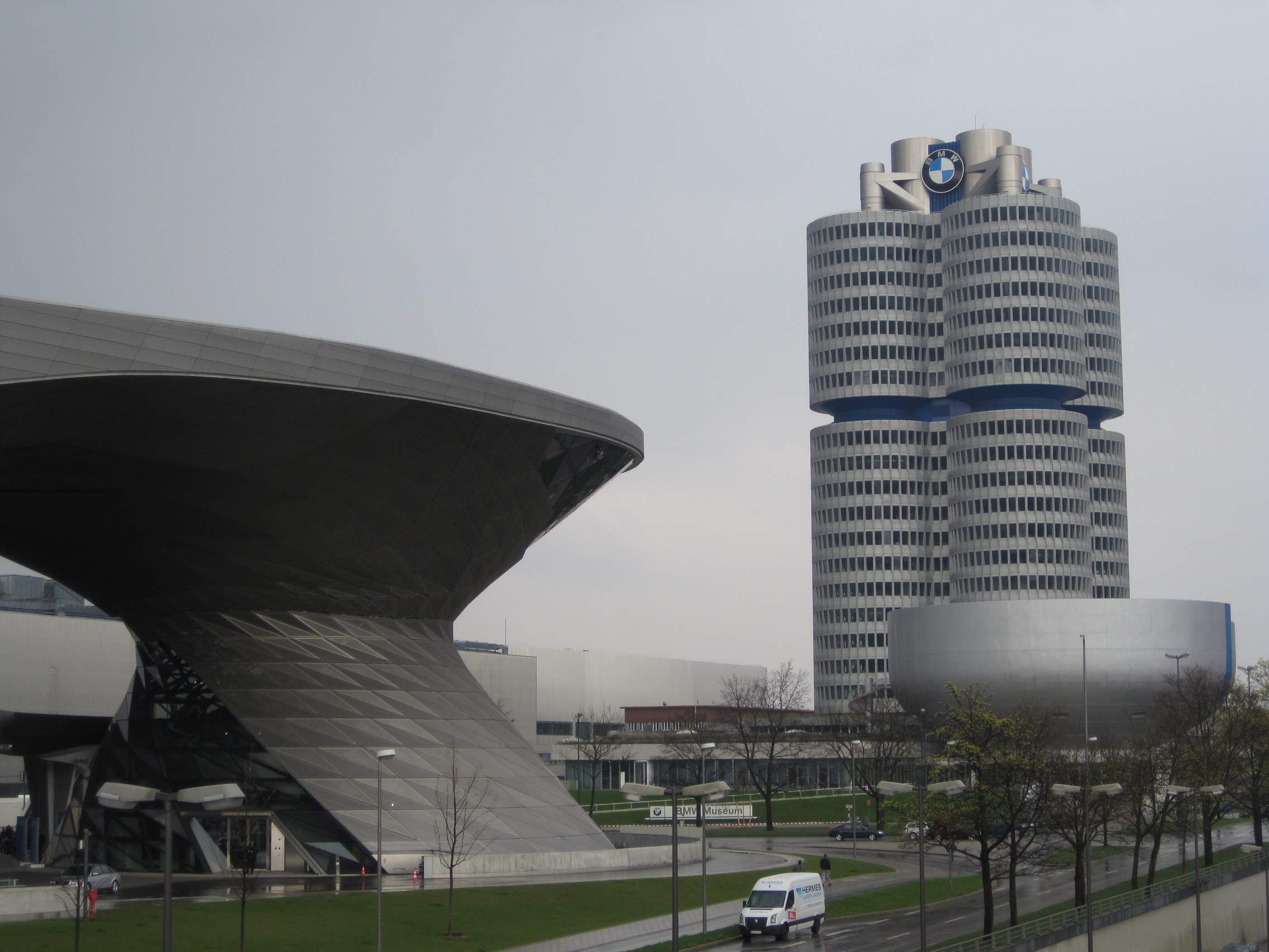 BMW Museum in München ganz modern .