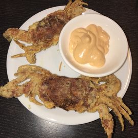 Knusprig frittierte Krabben (Softshell Crab) mit Chili-Mayonnaise 8,50€ (dazu gab es noch Salat)