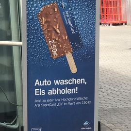 Zu jeder Hochglanz-Wäsche ein Eis im Wert von 2,50€