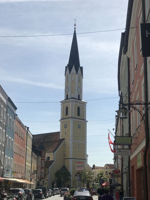 Kath. Stadtpfarrkirche Johannes der Täufer