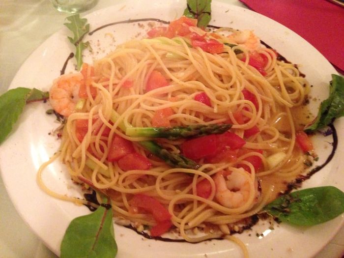 Spaghetti mit Garnelen und Tomaten 