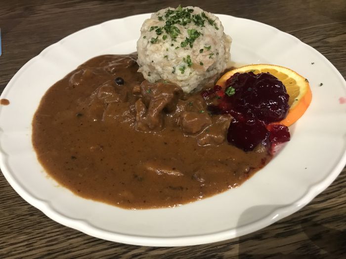 Hirschgulasch - leider sehr wenig Fleisch