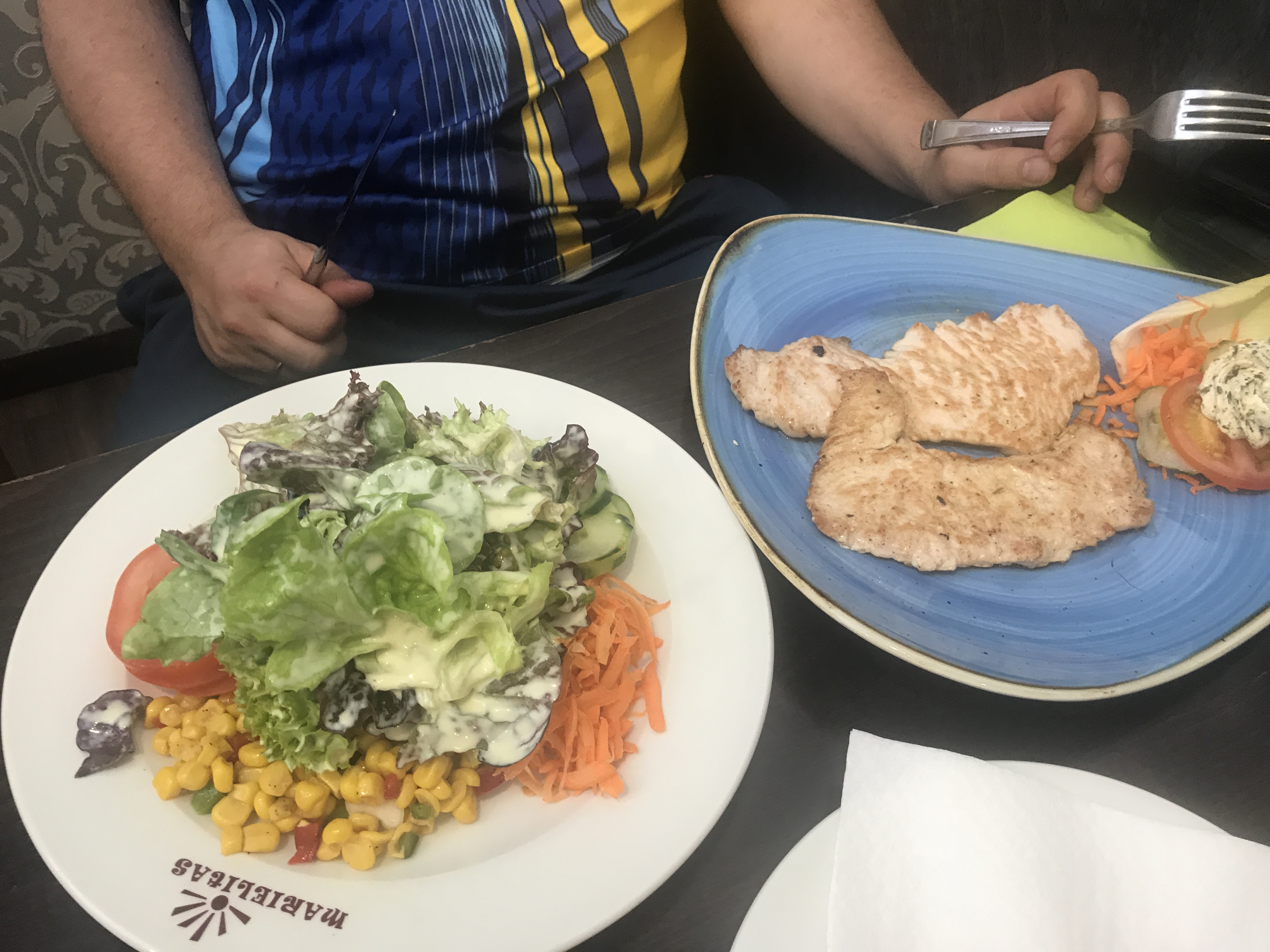 Putensteak mit Salat