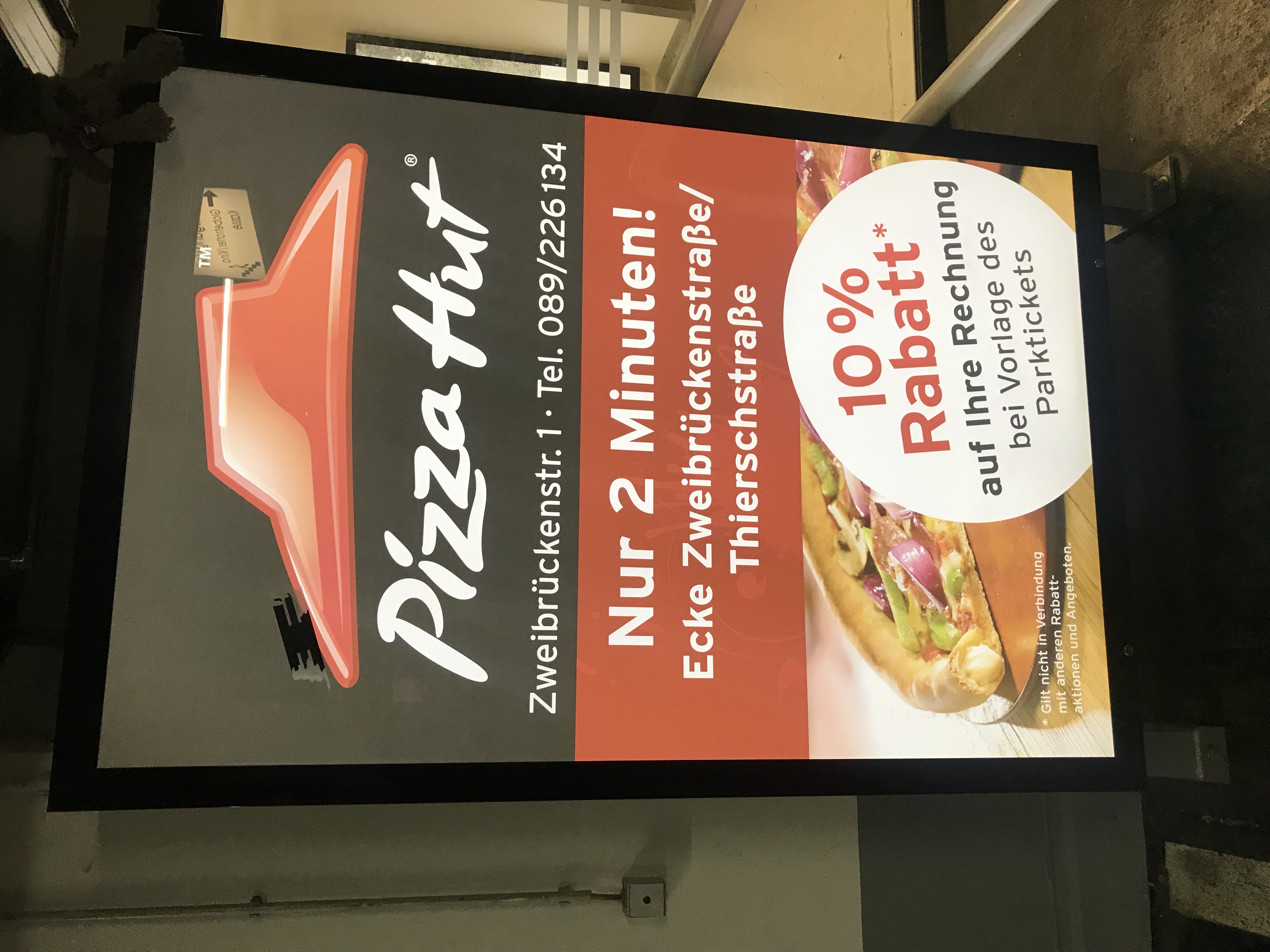 10% Rabatt bei Pizza Hut, wenn man das Parkticket vom Parkhaus Rieger-City vorlegt.
