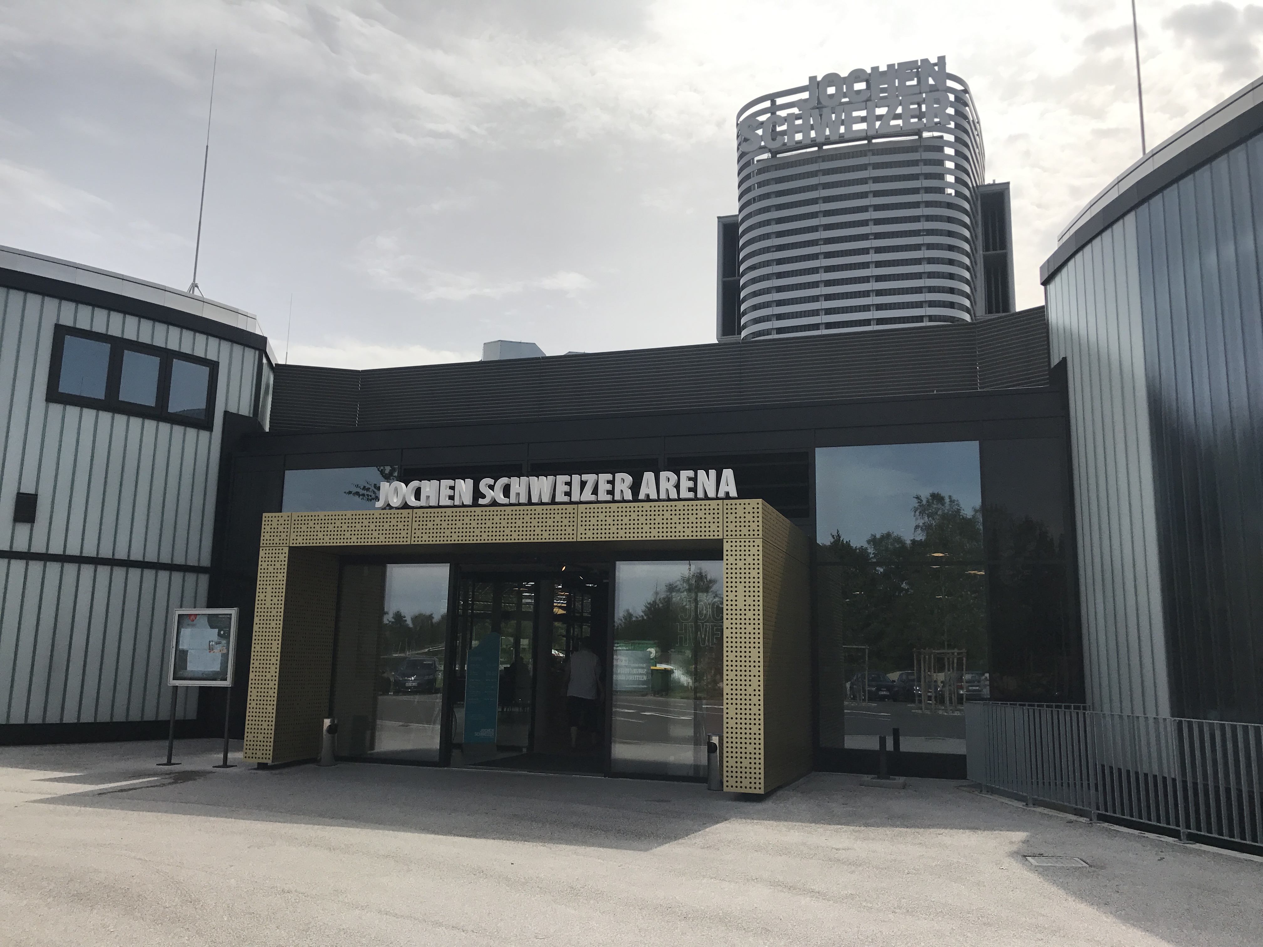 Bild 1 Jochen Schweizer Arena GmbH in Taufkirchen