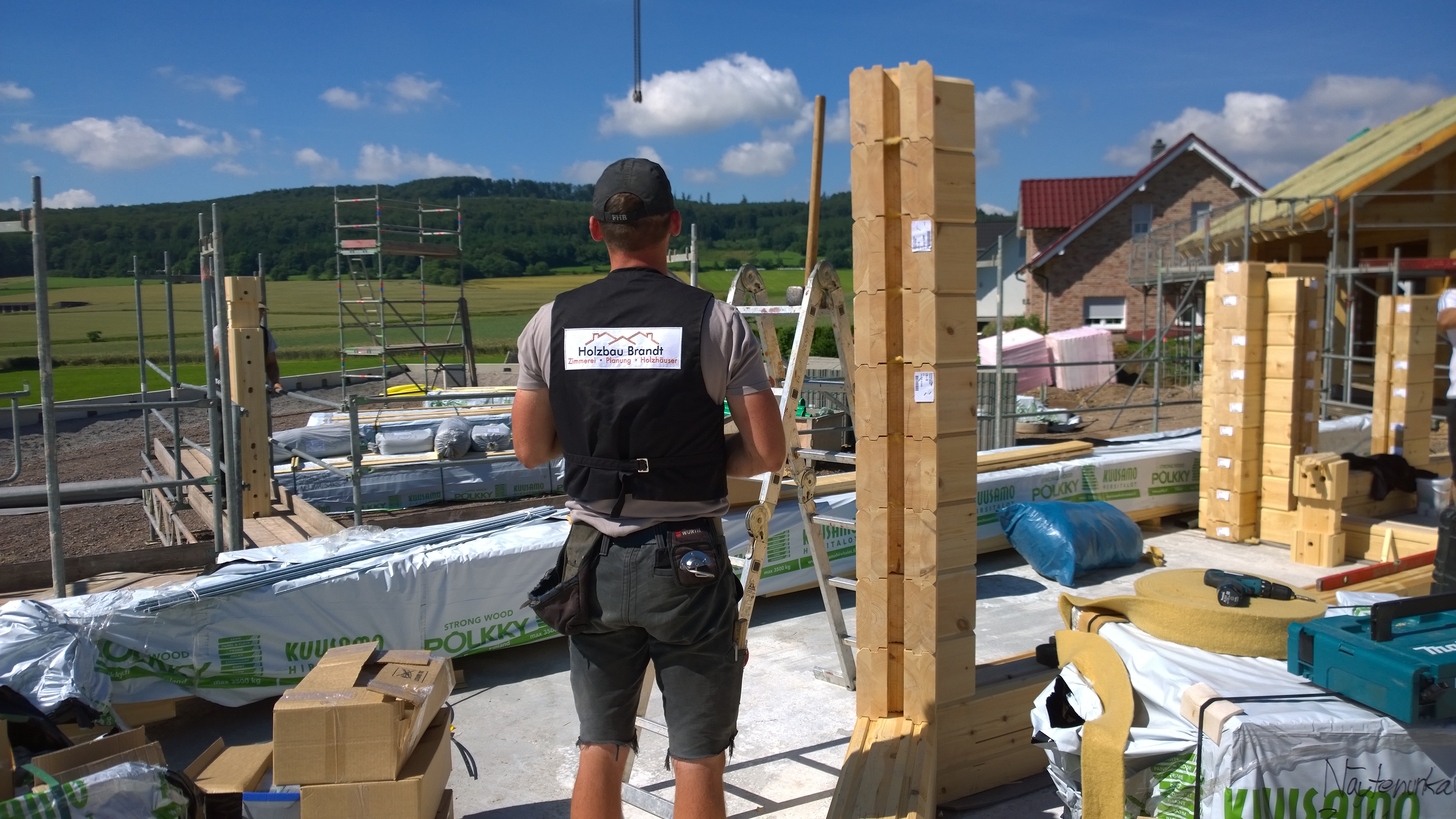 Holzbau Wolfgang Brandt - Individuelle Wohnblockhäuser von Planung bis Komplettmontage - Blockhaus Baustelle
