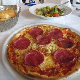 Gute Pizza Salami 6.- Euro