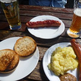 a gscheide Bratwurst.