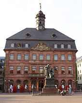 Brüder Grimmdenkmal Marktplatz denn von jeder Seite rein zu gehen ist die Hanauer Stadtverwaltung.