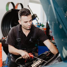 Als unabhängiger Spezialist für VW, Audi, Seat, Skoda, BMW, Citroën und Peugeot sind wir technisch beim Fahrzeughersteller mit vollem Zugriff auf tagesaktuelle Reparatur- und Wartungsinformationen.
