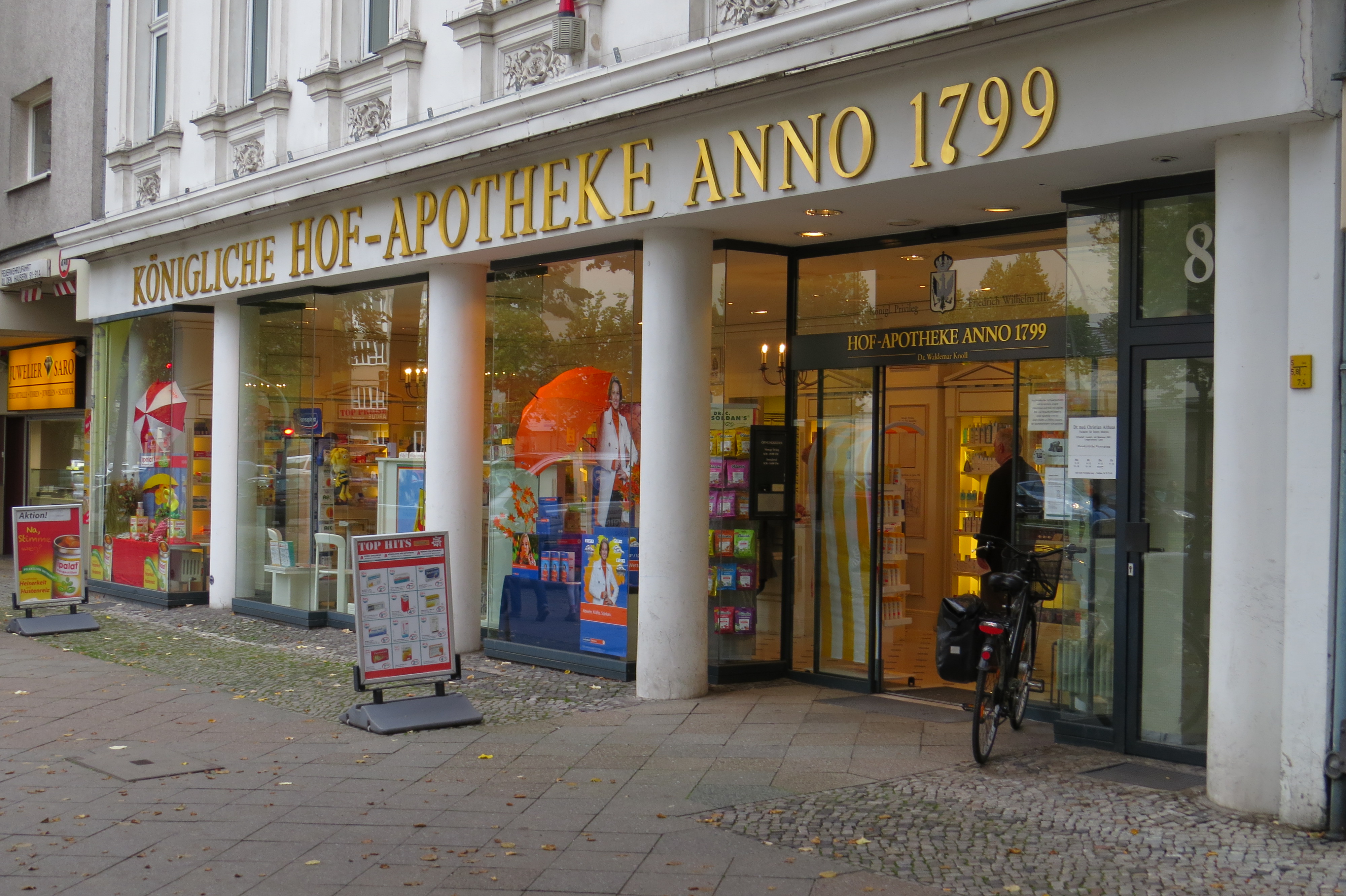 Bild 1 Hof-Apotheke in Berlin