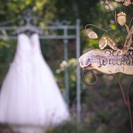 Brautkleid, fotografiert von den Hochzeitsfotografen Leipzig 