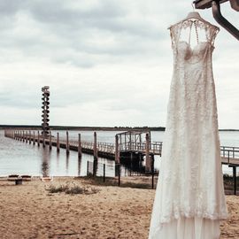Brautkleid, fotografiert von den Hochzeitsfotografen Leipzig 