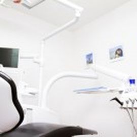 Behandlungszimmer der Zahnarztpraxis Dr. Rainer Weresch Ochsenhausen