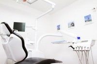 Behandlungszimmer der Zahnarztpraxis Dr. Rainer Weresch Ochsenhausen