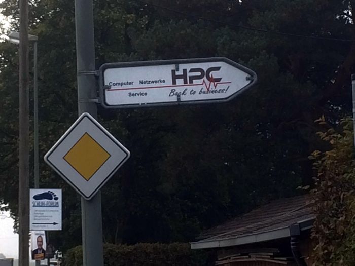 HPC Schild.