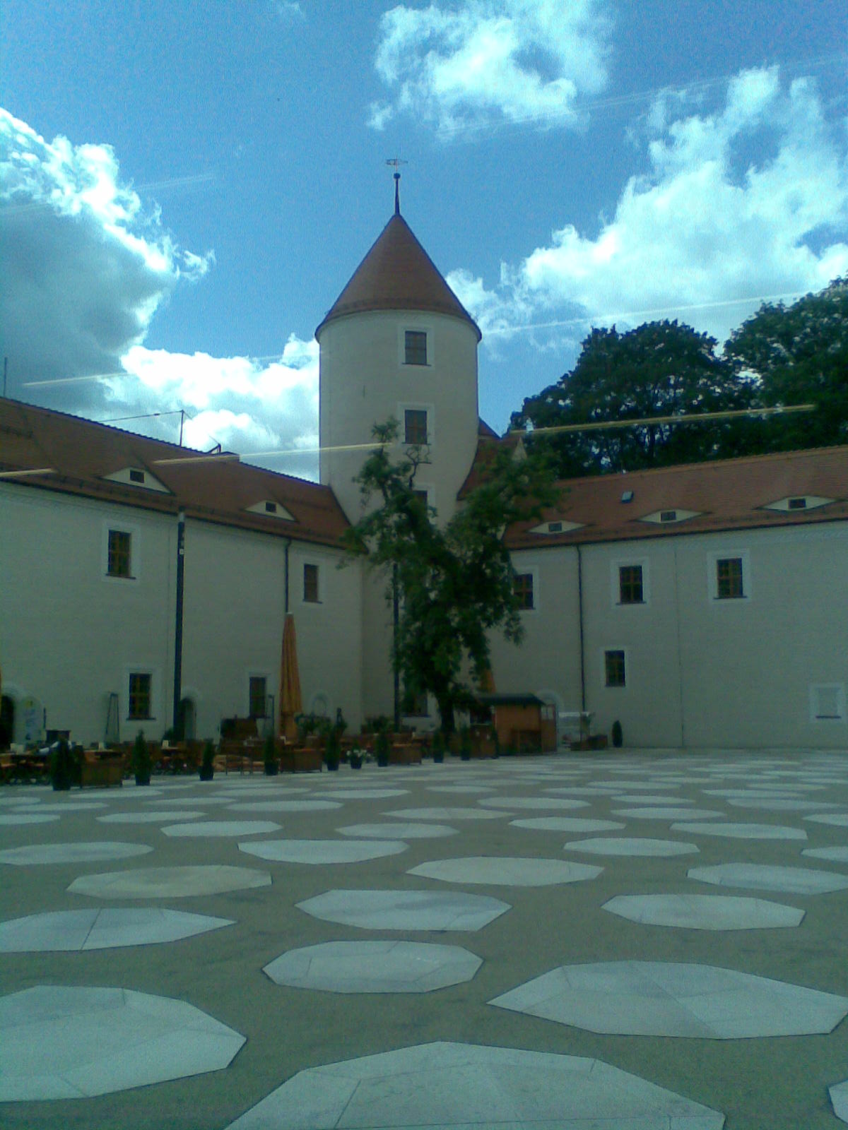 Innenhof mit Gaststätte