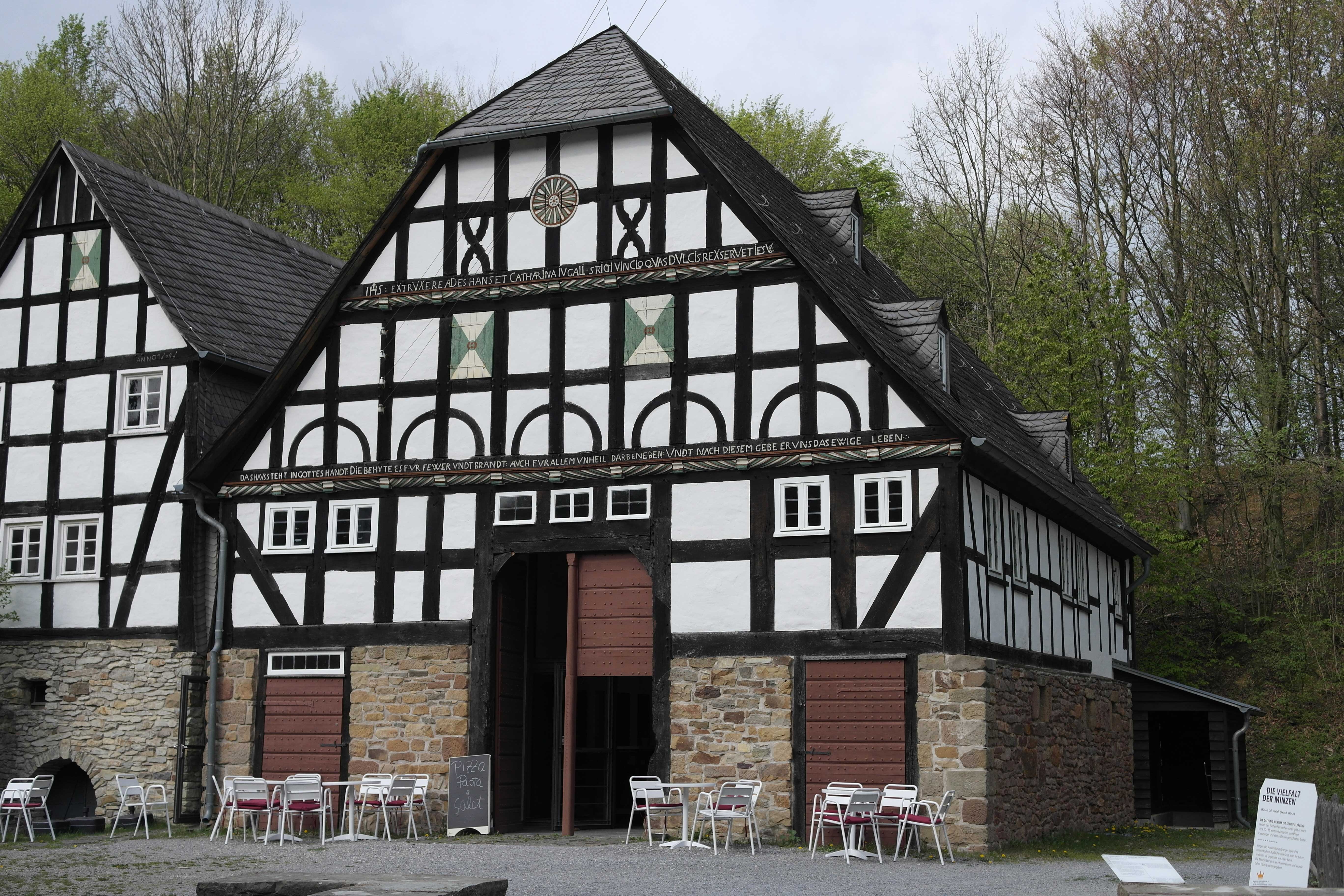Siegerländer Dorf mit Restaurant und Sonnenterasse