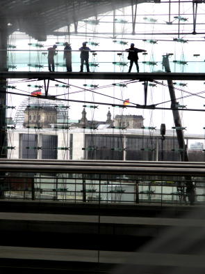 Bild 60 HANS IM GLÜCK - BERLIN Hauptbahnhof in Berlin