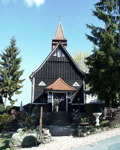 Die kleine St.-Bernward-Kapelle von 1927, seit ca. 1985 umgebaut zum romantischen Restaurant.