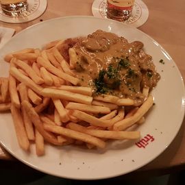 Jägerschnitzel mit Pommes