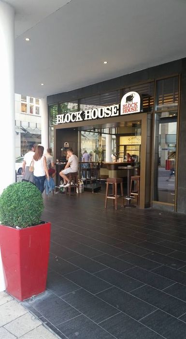BLOCK HOUSE Jungfernstieg