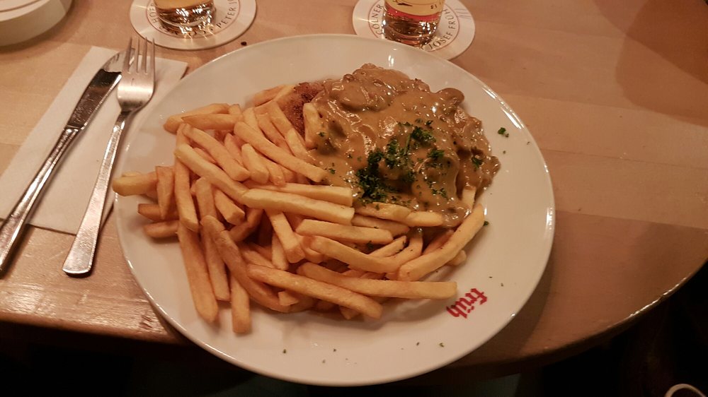 Jägerschnitzel mit Pommes