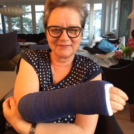 Unfall, Rechtes Handgelenk, Röntgen: kein Knöckerne verletzung, Weiterbehandlung
