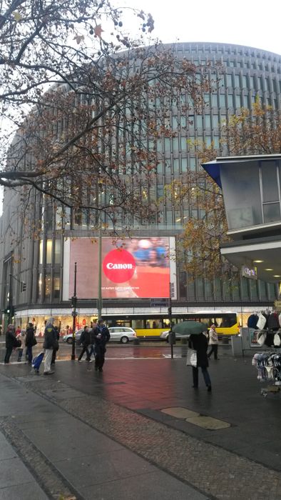 C  A am Kudamm-Eck (Kurfürstendamm Ecke Joachimsthaler Straße).