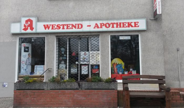 Eingang Westen-Apotheke Eberswalde.