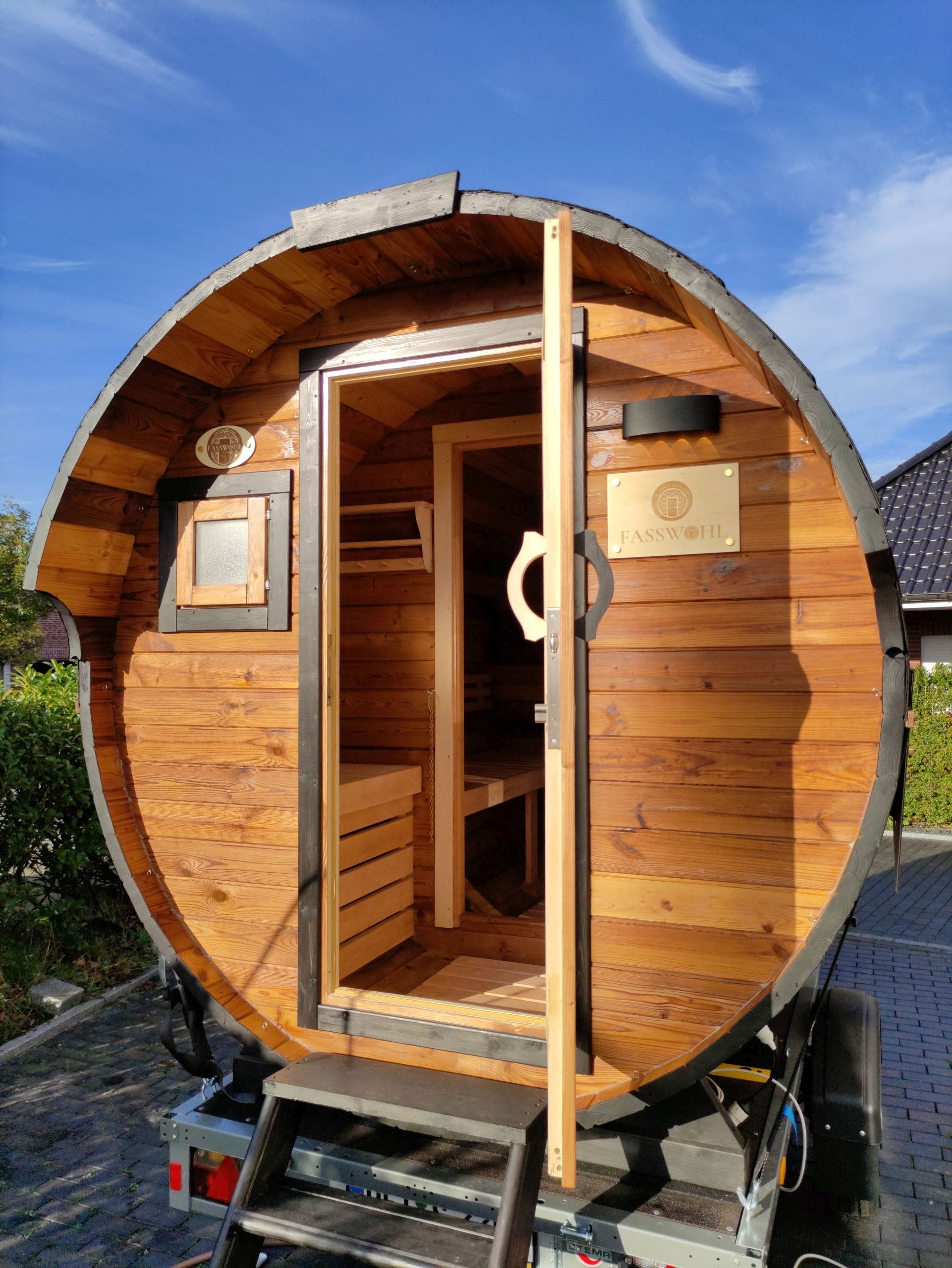 Einzigartig an der Westküste unsere Sauna mit Vorraum - Privatsphäre und trockener Bademantel garantiert. (hochgeladen von Fasssauna Westküste)