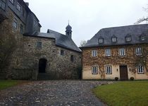 Bild zu Schloss Schönstein Hatzfeldt-Wildenburg'sche Verwaltung