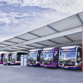 6 von 56 neuen Batteriebussen des Typs eCitaro im Betriebshof von ESWE Verkehr in Wiesbaden. 
Bild: ESWE Verkehr 