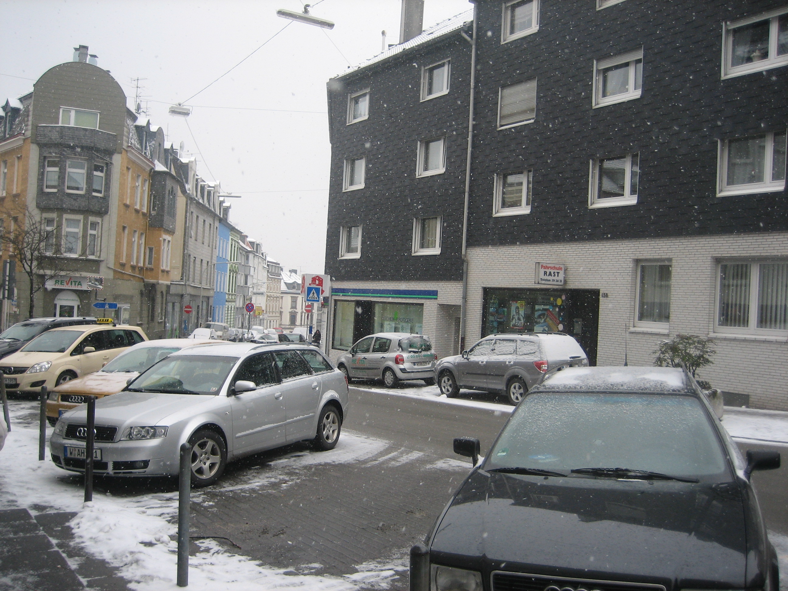 Bild 1 Eschen-Apotheke in Wuppertal
