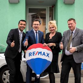 Das Team Remax Konstanz freut sich Sie als Kunden zu begrüßen in unserem neuen Büro Alter Wall 10 in Konstanz. Unsere Immobilienmakler sind bestens ausgebildet und kennen den Markt. Herzlich Willkommen!