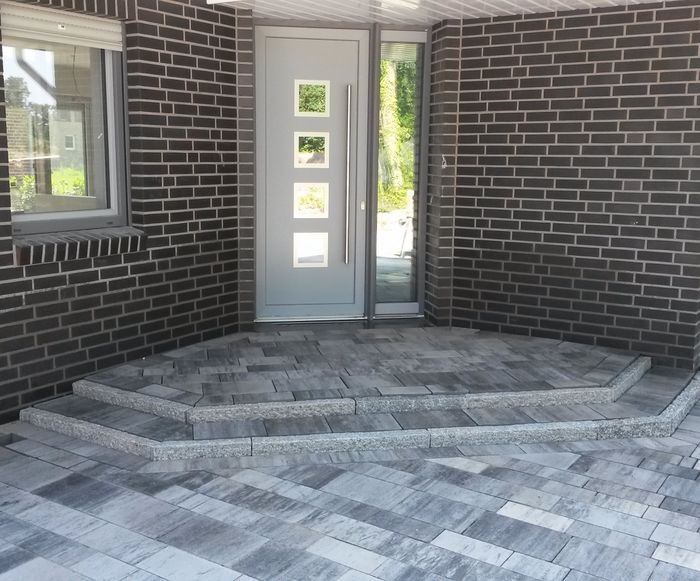 Eingangspodest mit Granit
