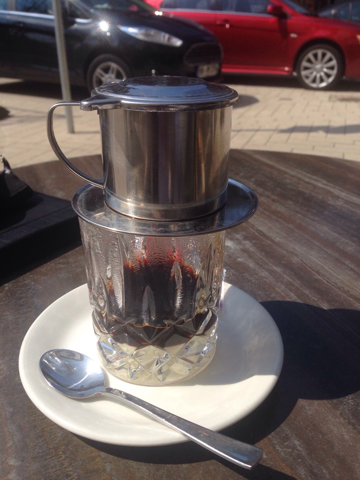 Die Krönung zum Schluss: Einen Saigon-Kaffee in der Sonne :-)