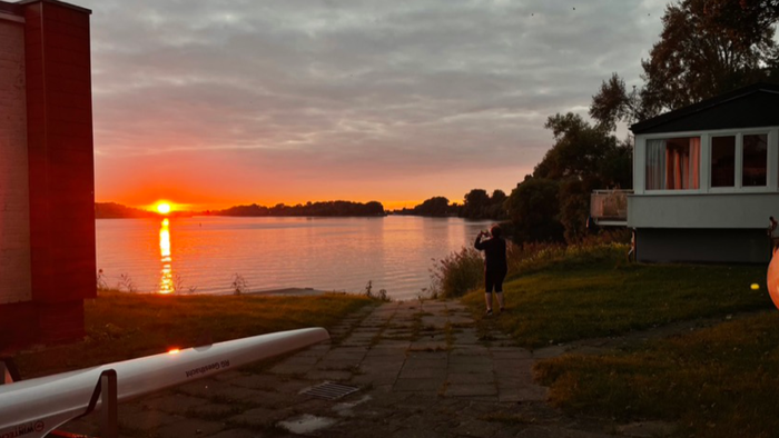 Der Bootsplatz bei Sonnenuntergang