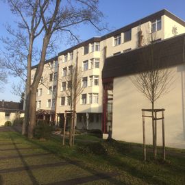 Rheinklinik Bad Honnef - Blick auf das Bettenhaus & Sporthalle