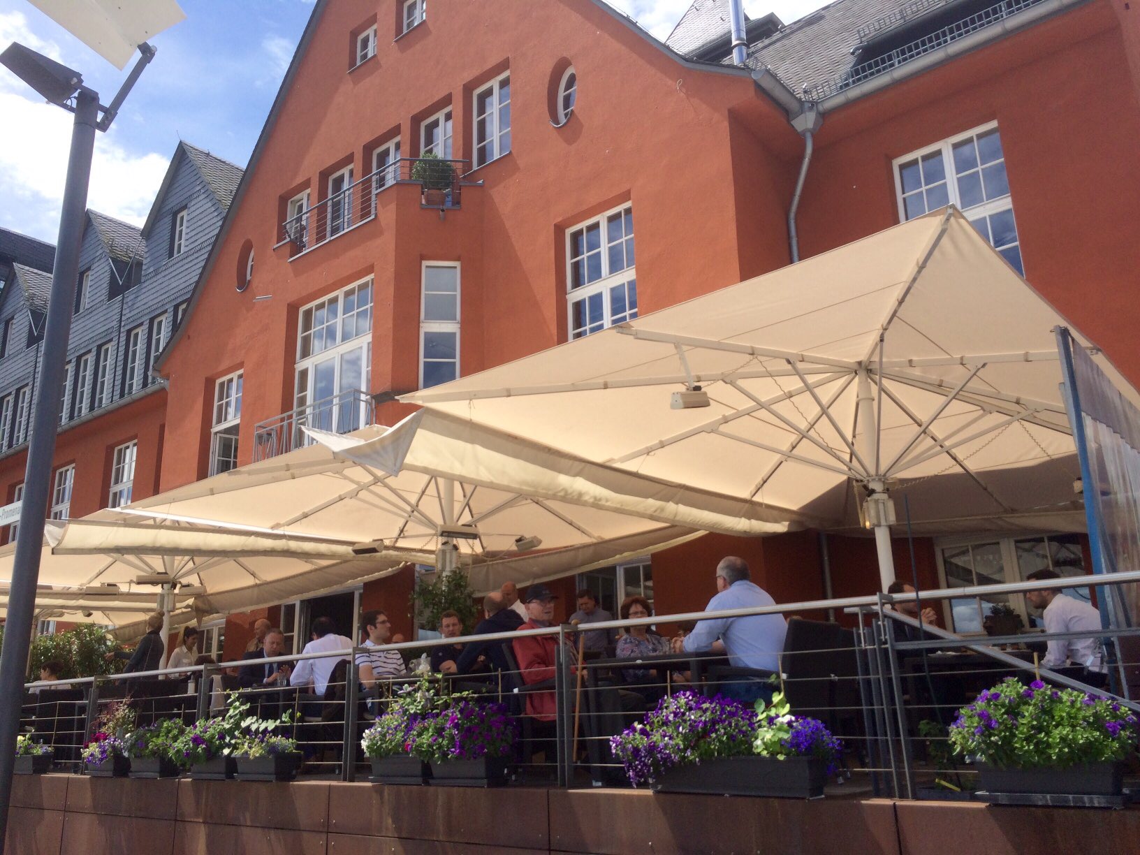 Limani im Rheinauhafen Terrasse