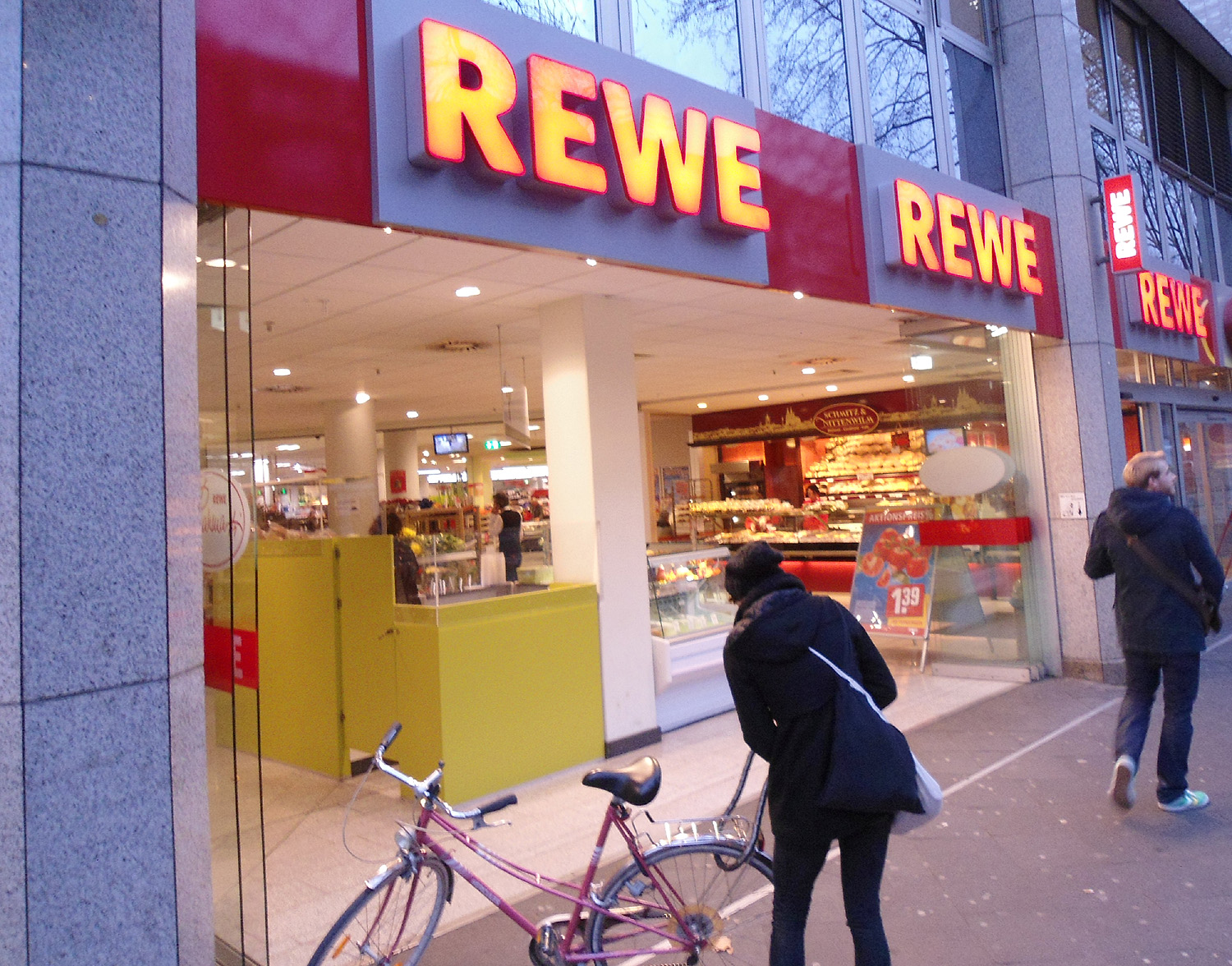 REWE Markt - Hohenstaufenring 29-37- Köln