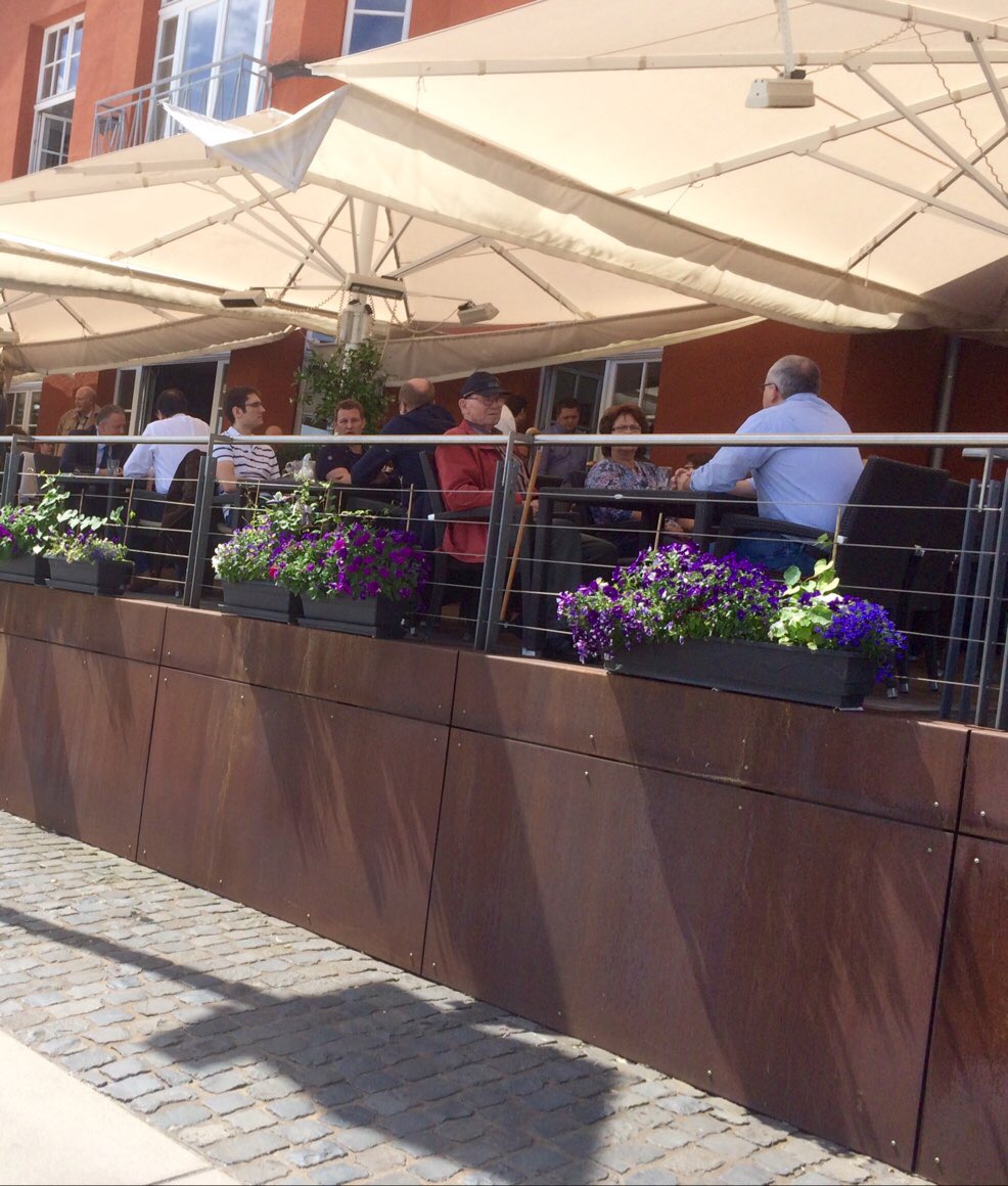 Limani im Rheinauhafen Terrasse