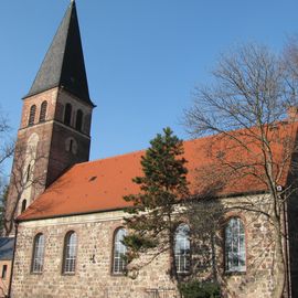 Dorfkirche Berlin-Biesdorf. Sonnige Südseite. Februar 2015.:)