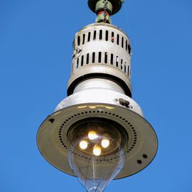 Leuchtende Gaslaternenkartusche in Berlin-Reinickendorf 2013.