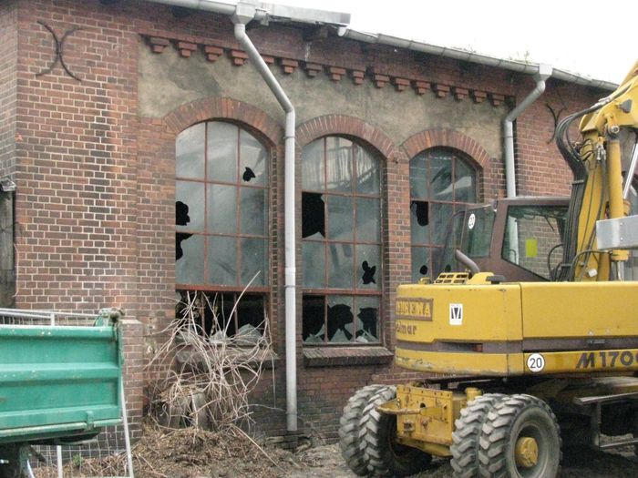 Das sieht man als Erstes, wenn man am Bahnhof Elstal an der Bushaltestelle ankommt!!! :o Ostsibirien grüßt!!!