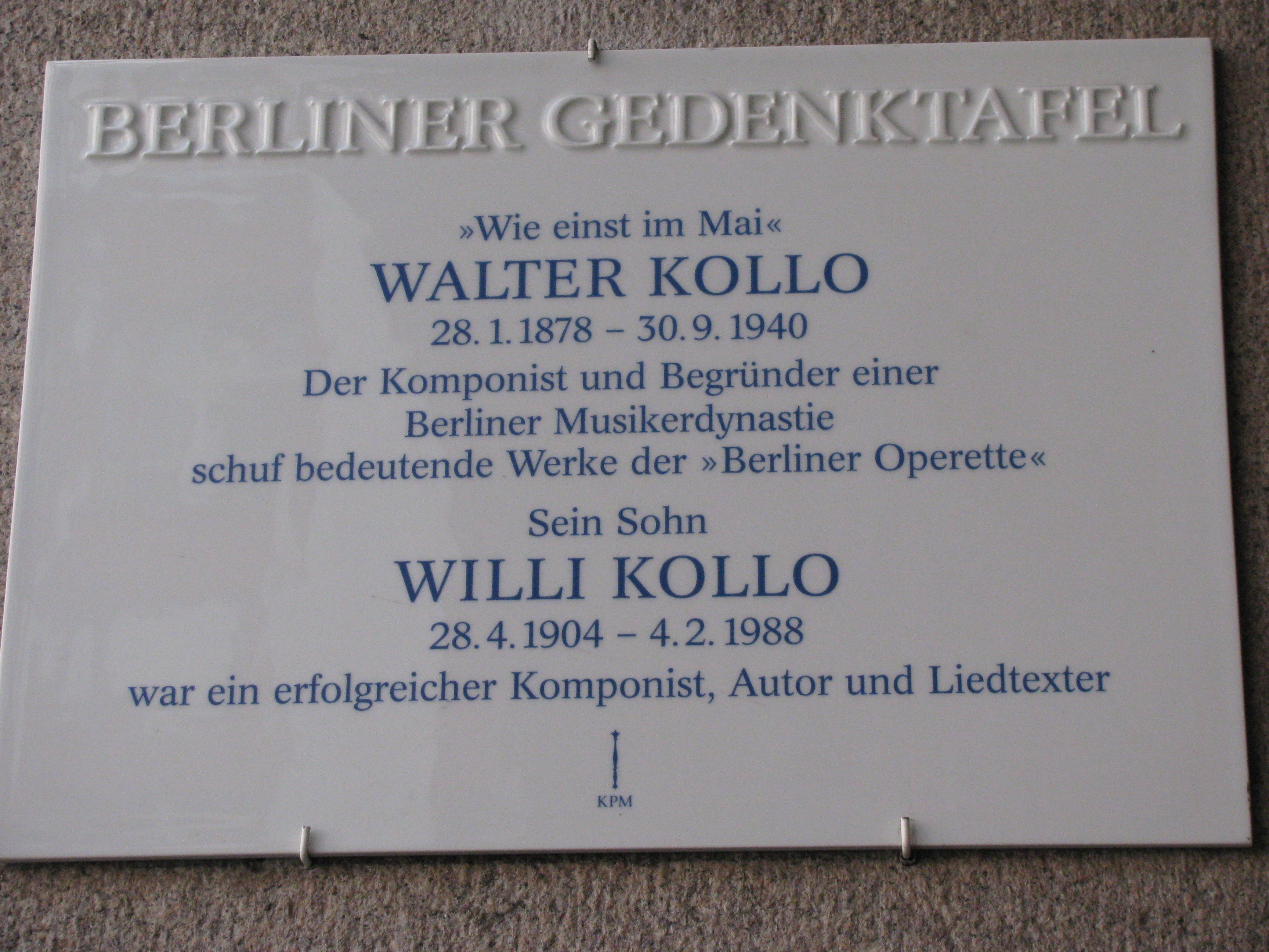 Gedenktafel für Walter und Willi Kollo dort vor Ort.