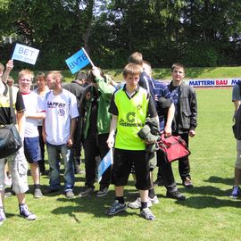 Sportzentrum Schützenstraße - Stadion in Einbeck: Diesjähriges Sportfest der BBS Einbeck, Aufstellung zu Siegerehrung