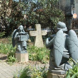 Städtisches Museum Göttingen am Ritterplan 7/8, die Engel im Garten